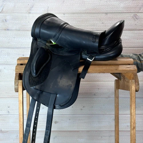 Used Schleese HK Dressage Saddle 17.5/MW 7 Used Schleese HK Dressage Saddle 17.5/MW - Image 5