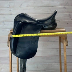 Used Hennig Sofa Dressage Saddle - 17/M -Marys Tack and Feed Store 412 Flap Width 80948.1717093738