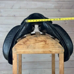 Used Hennig Sofa Dressage Saddle - 17/M -Marys Tack and Feed Store 412 Front Measurement 28784.1717093738