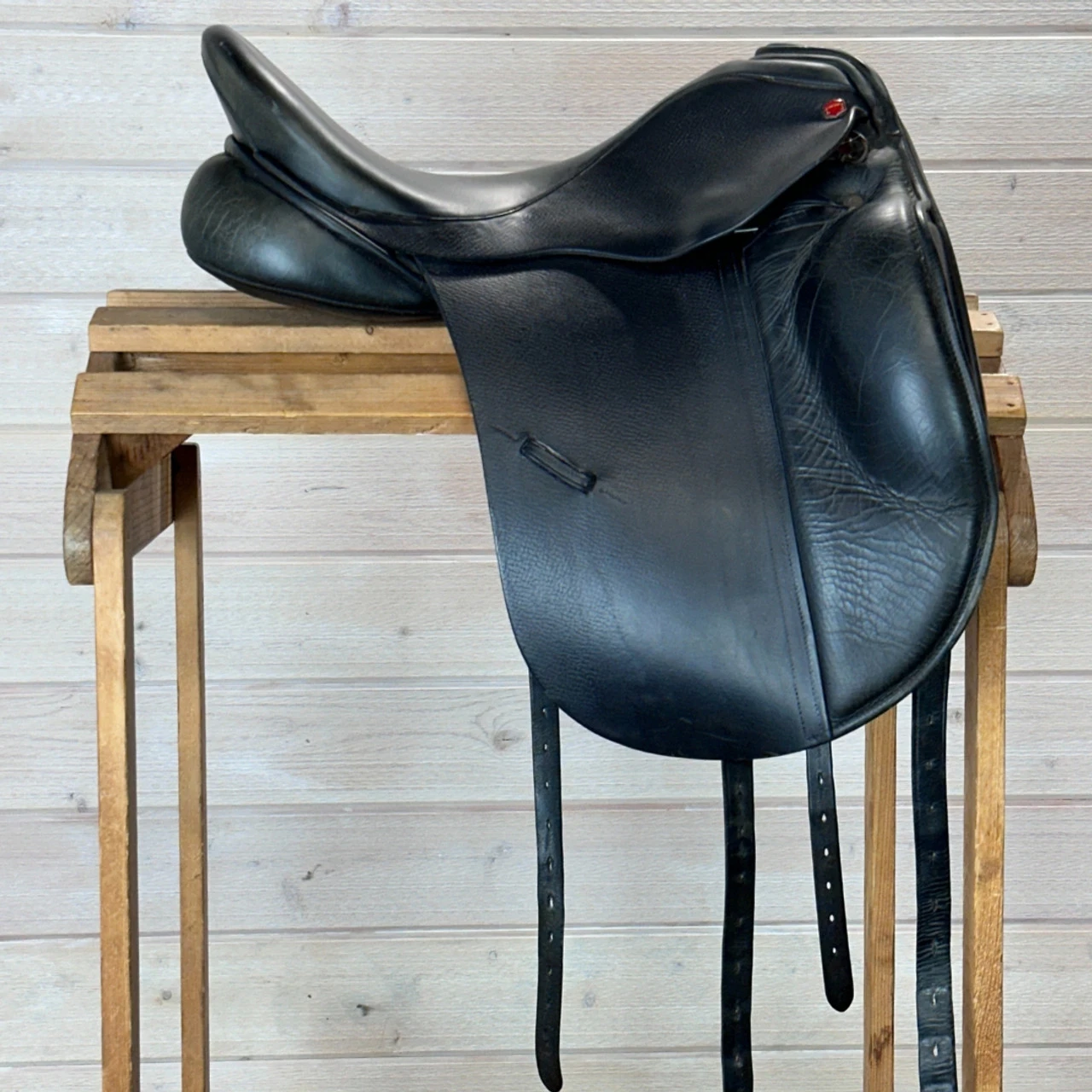 Used Albion SLK Dressage Saddle 17/MW 9 Used Albion SLK Dressage Saddle 17/MW - Image 7