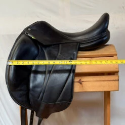 Used Voltaire Adelaide Dressage Saddle 18/M -Marys Tack and Feed Store 470 Flap Width 81424.1737392782