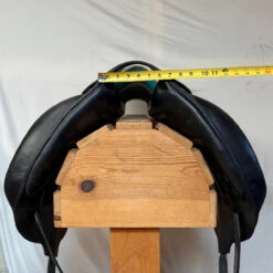 Used Voltaire Adelaide Dressage Saddle 18/M -Marys Tack and Feed Store 470 Front Measurement 57356.1737392782