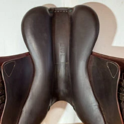 Used Devoucoux Biarritz S Close Contact Jump Saddle 18/M -Marys Tack and Feed Store 476 Channel 70741.1740781978