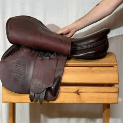 Used Devoucoux Biarritz S Close Contact Jump Saddle 18/M -Marys Tack and Feed Store 476 Flap 93007.1740781979