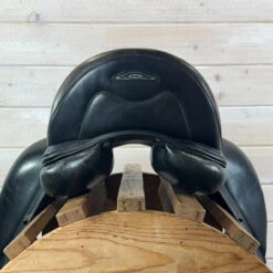 Used Prestige D2 Dressage Saddle 17/MD -Marys Tack and Feed Store 483 Cantle 27999.1747865301