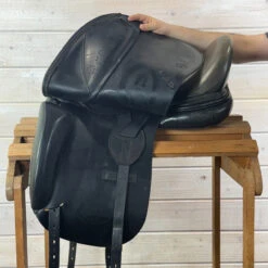 Used Prestige D2 Dressage Saddle 17/MD -Marys Tack and Feed Store 483 L Flap 64017.1747865301
