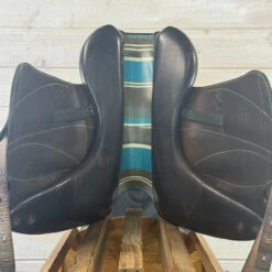 Used Voltaire Adelaide Monoflap Dressage Saddle 17.5/M -Marys Tack and Feed Store 494 Channel 42132.1752868199