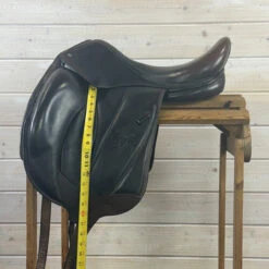 Used Voltaire Adelaide Monoflap Dressage Saddle 17.5/M -Marys Tack and Feed Store 494 Flap Length 17924.1752868199