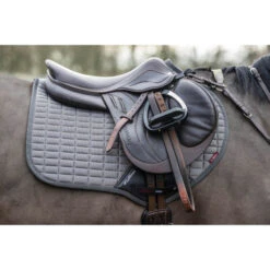 LeMieux Self-Cool Close Contact Square Pad -Marys Tack and Feed Store self cooling cc polar grey lifestyle 4854 lemieux 94556.1670554260